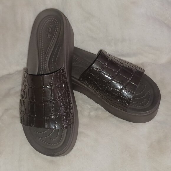 Crocs Brooklyn Platform Slides - Picture 5 of 8